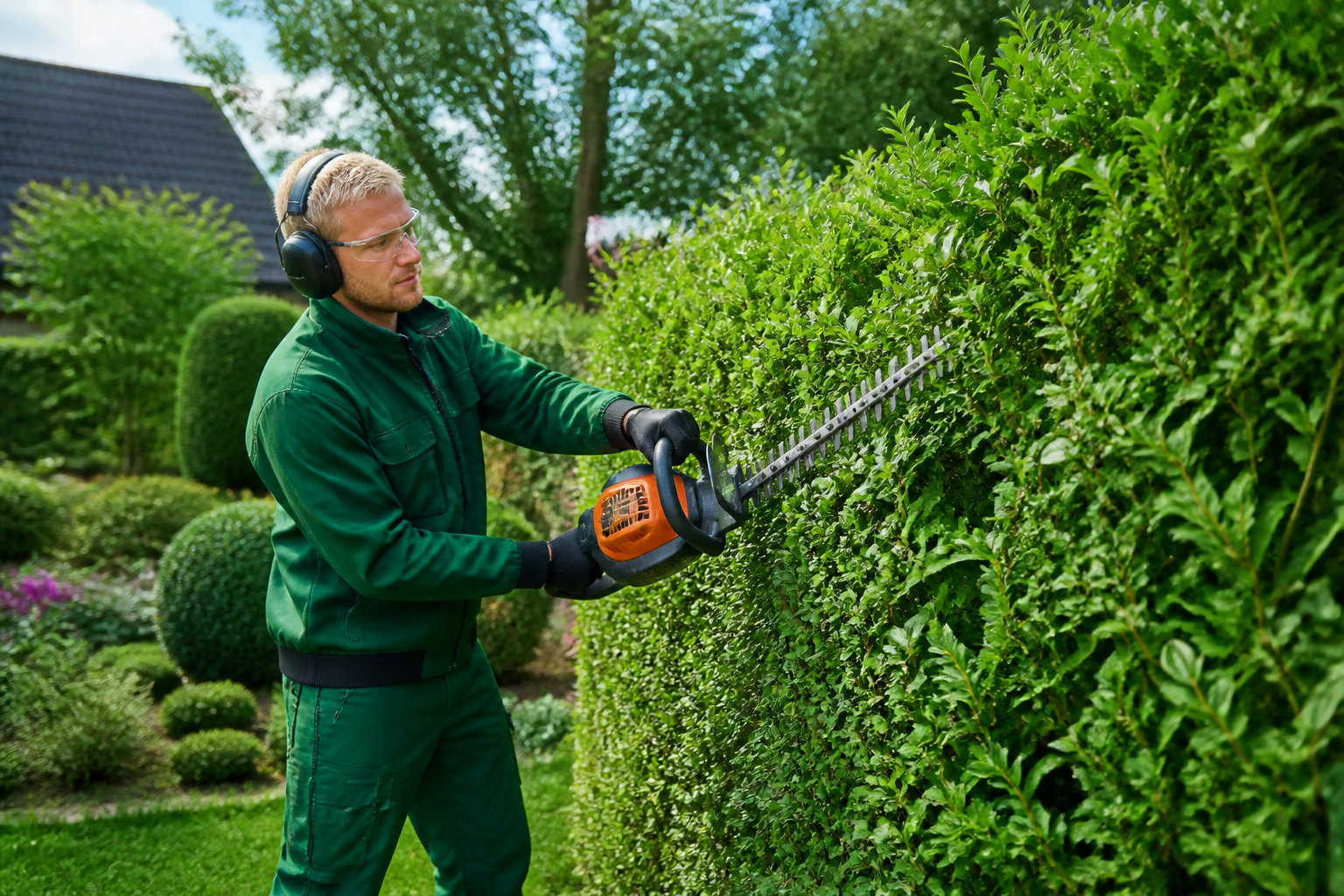 Quels travaux un jardinier à domicile peut-il réaliser ?